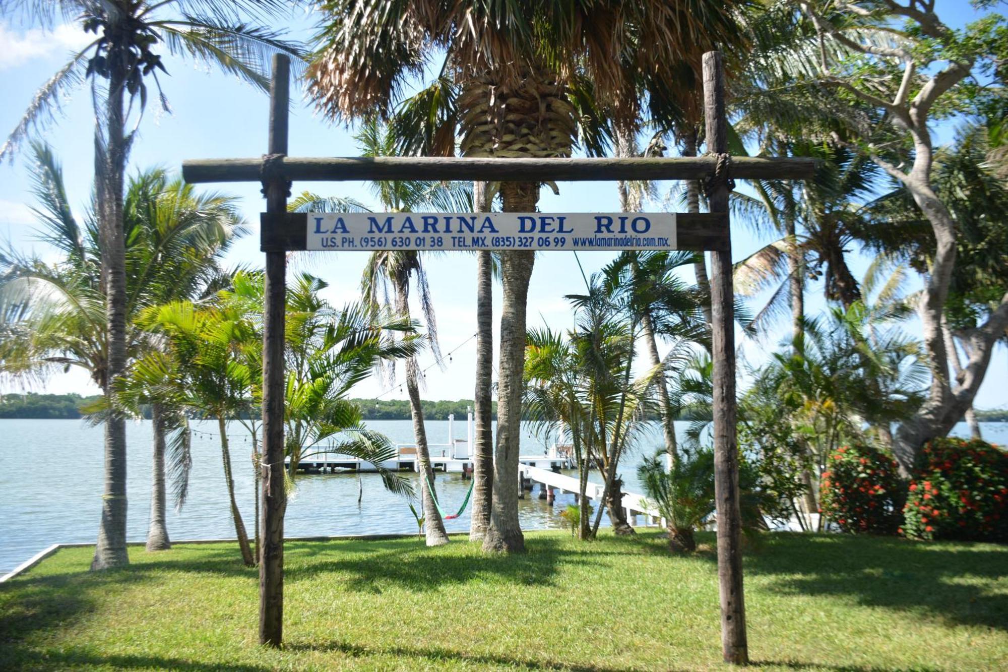 Hotel La Marina Del Rio La Pesca Eksteriør bilde